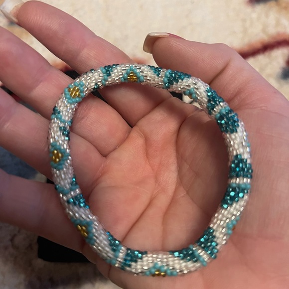 New Hand beaded bracelet - Picture 3 of 8